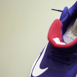 Ein Schuh von Nike wird mit einem GPS Sender ausgestattet.