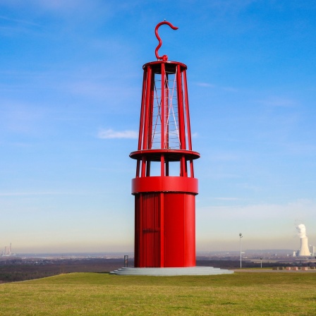 Das Geleucht, Kunstwerk von Otto Piene auf der Halde Rheinpreussen, 30 m hohe Skulptur in Form einer Grubenlampe