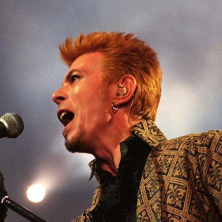 David Bowie 1997 bei einem Auftritt zu seinem 50. Geburtstag im Madison Square Garden in New York.