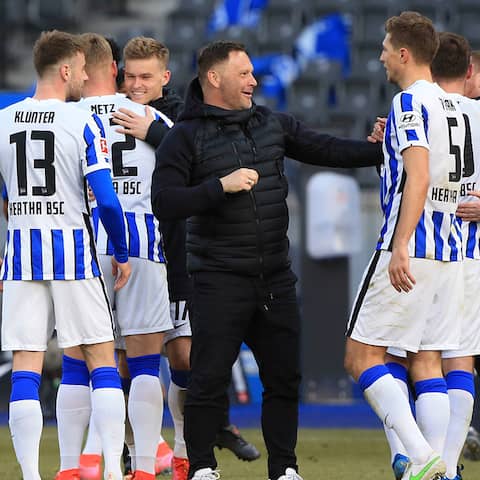 Hertha nach dem Sieg gegen Leverkusen (imago images/Engler)