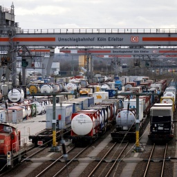 Der Bahnhof Köln Eifeltor in Köln ist ein Güterbahnhof an der Linken Rheinstrecke und umfasste 2005 Deutschlands größten Containerumschlagbahnhof für den kombinierten Frachtverkehr