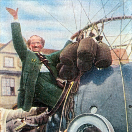 Der Schweizer Auguste Piccard steigt nach dem Rekordflug aus seiner Ballonkapsel (Archivbild)