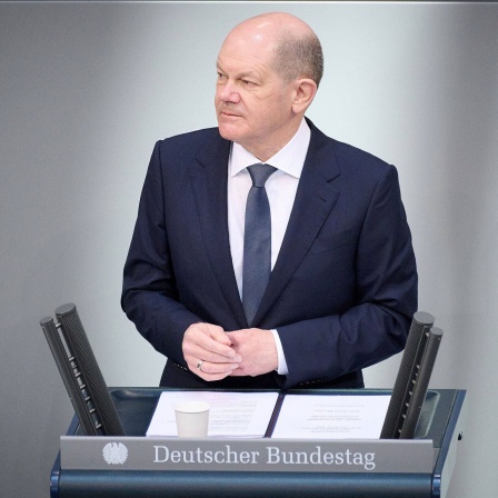 Plenarsitzung im Bundestag in Berlin Olaf Scholz Bundeskanzler, SPD während der Sitzung des Deutschen Bundestags am 23.03.2022 in Berlin.