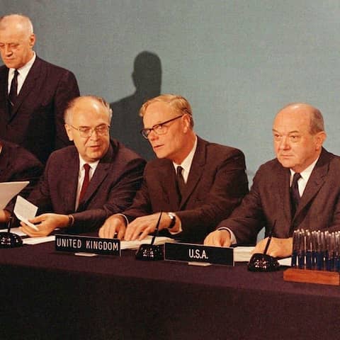 US-Präsident Lyndon B. Johnson vor der Vertragsunterzeichnung
