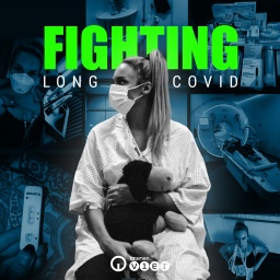 Podcast-Kachel zeigt eine Frau im OP-Hemd und mit OP-Maske, darauf der Schriftzug "Fighting Long Covid"
