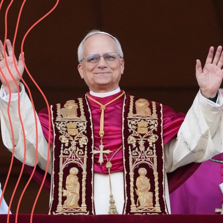 Der neu gewählte Papst Leo XIV., US-Amerikaner Robert Prevost, erscheint auf dem Balkon des Petersdoms im Vatikan.