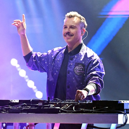 Der Musikproduzent Tino Piontek, bekannter als Purple Disco Machine, tritt bei der Aufzeichnung der TV-Show „SWR3 New Pop Festival – das Special“ im Festspielhaus Baden-Baden auf. 