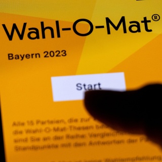 Der Wahl-O-Mat für die bayrische Landtagswahl 2023 auf einem Handy
