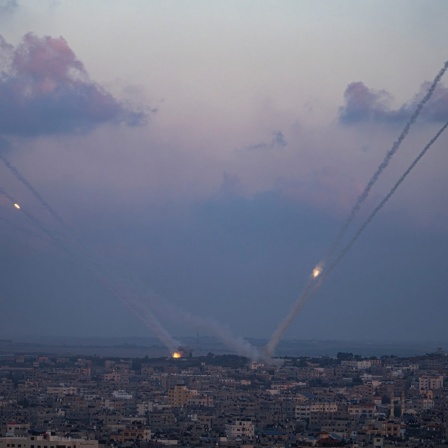 Raketen werden aus dem Gazastreifen auf Israel abgefeuert.