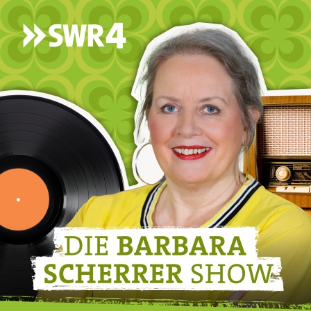 Barbara Scherrer vor grüner Tapete mit Schallplatte und Radio