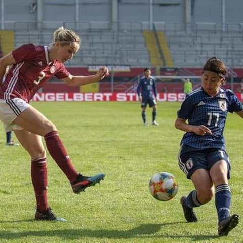 Forum · Leere Ränge, blöde Sprüche - Warum hat es Frauenfußball so ...