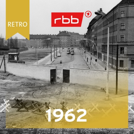 Grenzschützer auf Wachturm an Brandenburger Tor / rbb Retro 1962