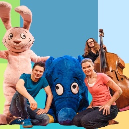 Hase, André, Elefant und Anke mit Cellistin aus dem WDR Funkhausorchester