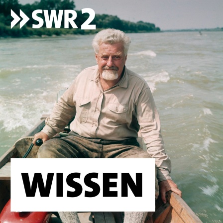 Der Verhaltensforscher und Nobelpreisträger Konrad Lorenz in einem Boot auf der Donau. Photographie, um 1970