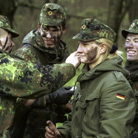 Nicht nur Frauen, auch immer mehr Minderjährige melden sich freiwillig für den Dienst an der Waffe bei der Bundeswehr.