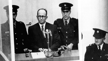 Adolf Eichmann, am ersten Prozesstag vor dem Bezirksgericht, Jerusalem 1961; © dpa/archive/ef