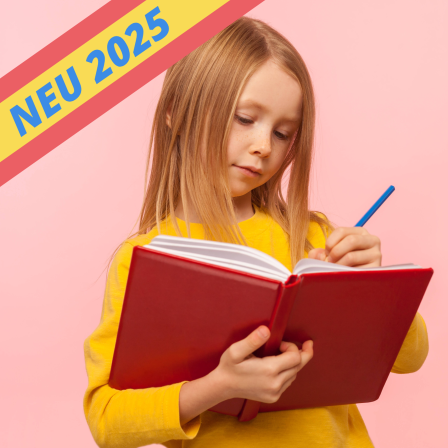 Mädchen schreibt in ein Buch.