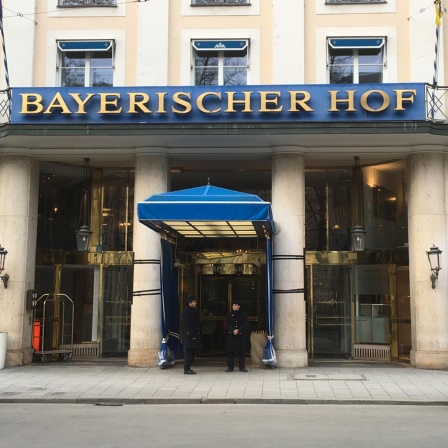 Kosmos Hotel - Geschichte und Geschichten um den Bayerischen Hof in München
