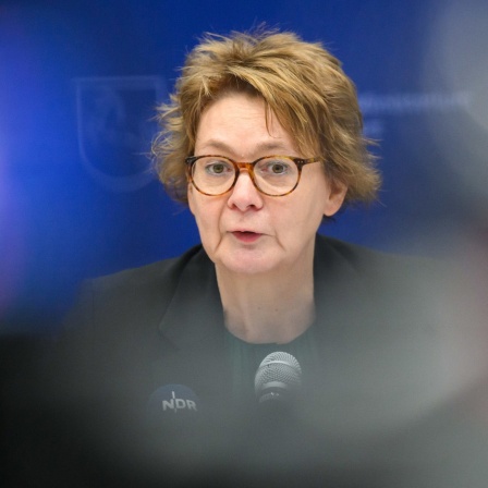 Daniela Behrens (SPD), Innenministerin von Niedersachsen, bei einer Pressekonferenz.