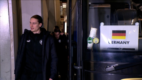 Sportschau Handball-em 2024 - Der Dhb-bus Kommt Am Düsseldorfer Stadion An