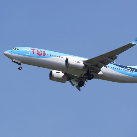 Ein Flugzeug der TUI Group beim Landeanflug aus Mallorca
