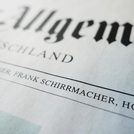 Der Name des ehemaligen Mitherausgebers der "Frankfurter Allgemeinen Zeitung", Frank Schirrmacher, auf der Titelseite einer Ausgabe der Zeitung vom 12.06.2014.