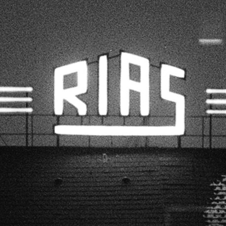 Der Schriftzug &#034;RIAS&#034; auf dem Dach des Rundfunkhauses in Berlin-Schöneberg
