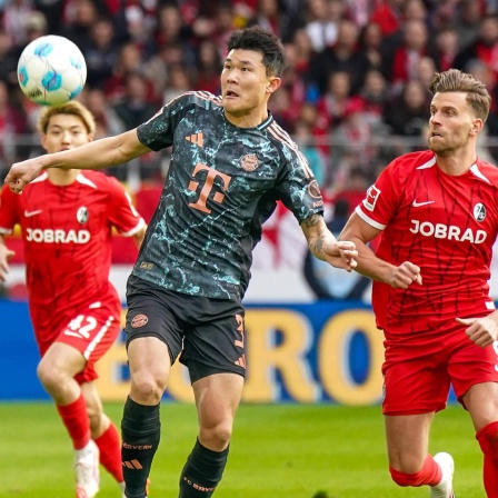 Bayerns Min-jea Kim in Aktion gegen den SC Freiburg