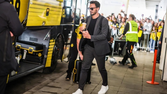 Sportschau - Dortmunder Ankunft Unter Jubelnden Fans