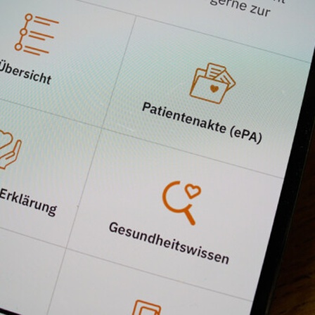 Blick auf den Zugang zu einer Patientenakte (ePA) der in einer App Krankenversicherung Viactiv auf einem Smartphone.