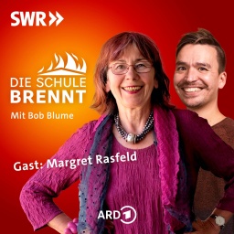 Margret Rasfeld und Bob Blume auf dem Podcast-Cover von &#034;Die Schule brennt - der Bildungspodcast mit Bob Blume&#034;