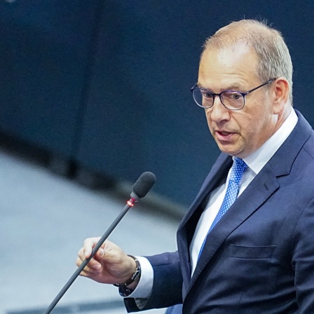 Henning Otte (CDU) spricht nach seiner Wahl als neuer Wehrbeauftragter des Bundestags. 