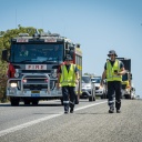 Mitarbeiter des Department of Fire and Emergenncy Services suchen in Australien nach einer winzigen radioaktiven Kapsel
