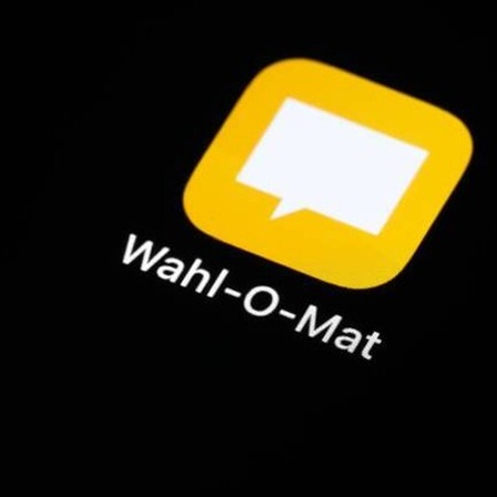 Logo der Wahl-O-Mat App auf einem Display