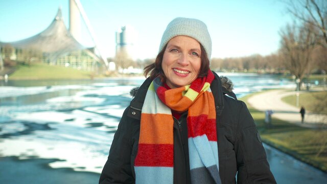 Eva Meyer vor dem Olympiapark in München | Bild: BR