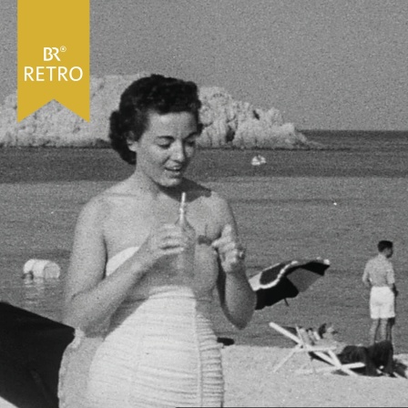 Eine Frau mit Getränk am Strand | Bild: BR Archiv