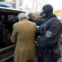 Die Festnahme von Heinrich Prinz Reuß im Dezember 2022 (Bild: dpa / Boris Roessler)