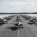 Eine Formation von US-Kampfflugzeugen des Typs F-35 Lightning II auf dem Luftwaffenstützpunkt Eielson in Fairbanks, Alaska