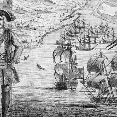 Ein Stich von Bartholomew Roberts (1682-1722) mit seinem Schiff und gekaperten Handelsschiffen.
