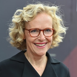 Juliane Köhler, Roter Teppich, Bayerischer Filmpreis 2023 im Prinzregententheater in München | Bild: picture alliance / SvenSimon / Frank Hoermann