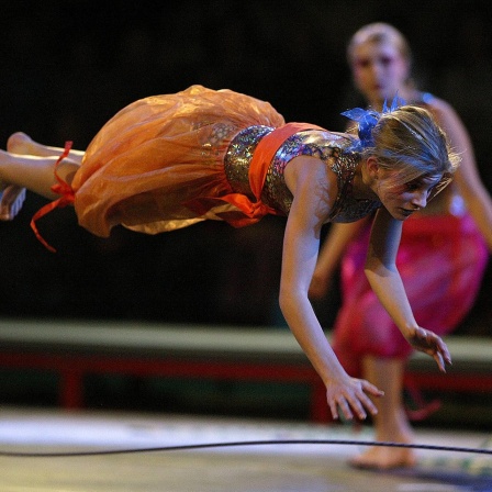 Ropeskipping Performance während der DTB Gala Fire and Rain; Show, Showprogramm