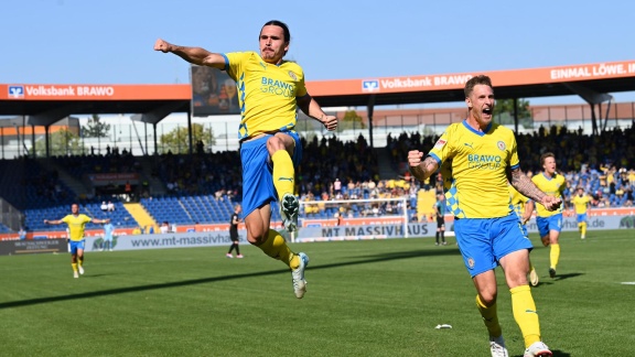 Sportschau Bundesliga - Braunschweig Feiert Ersten Saisonsieg Gegen Fürth