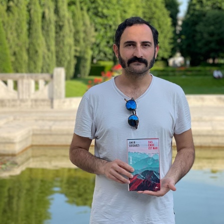 Amir Gudarzi im Wiener Volksgarten; © Stephan Ozsváth