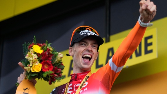Sportschau Tour De France - 19. Etappe - Die Siegerehrung