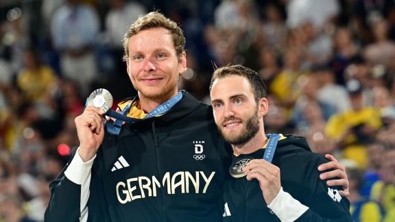 Sportschau Olympia 2024 - Beachvolleyball - Die Siegerehrung Mit Ehlers/wickler