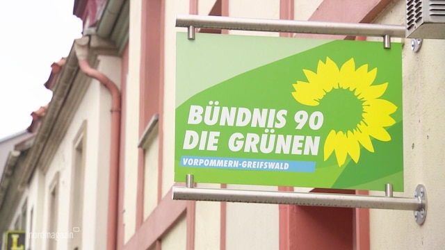 Ein Schild mit der Aufschrift:" Bündnis 90 Die Grünen" .