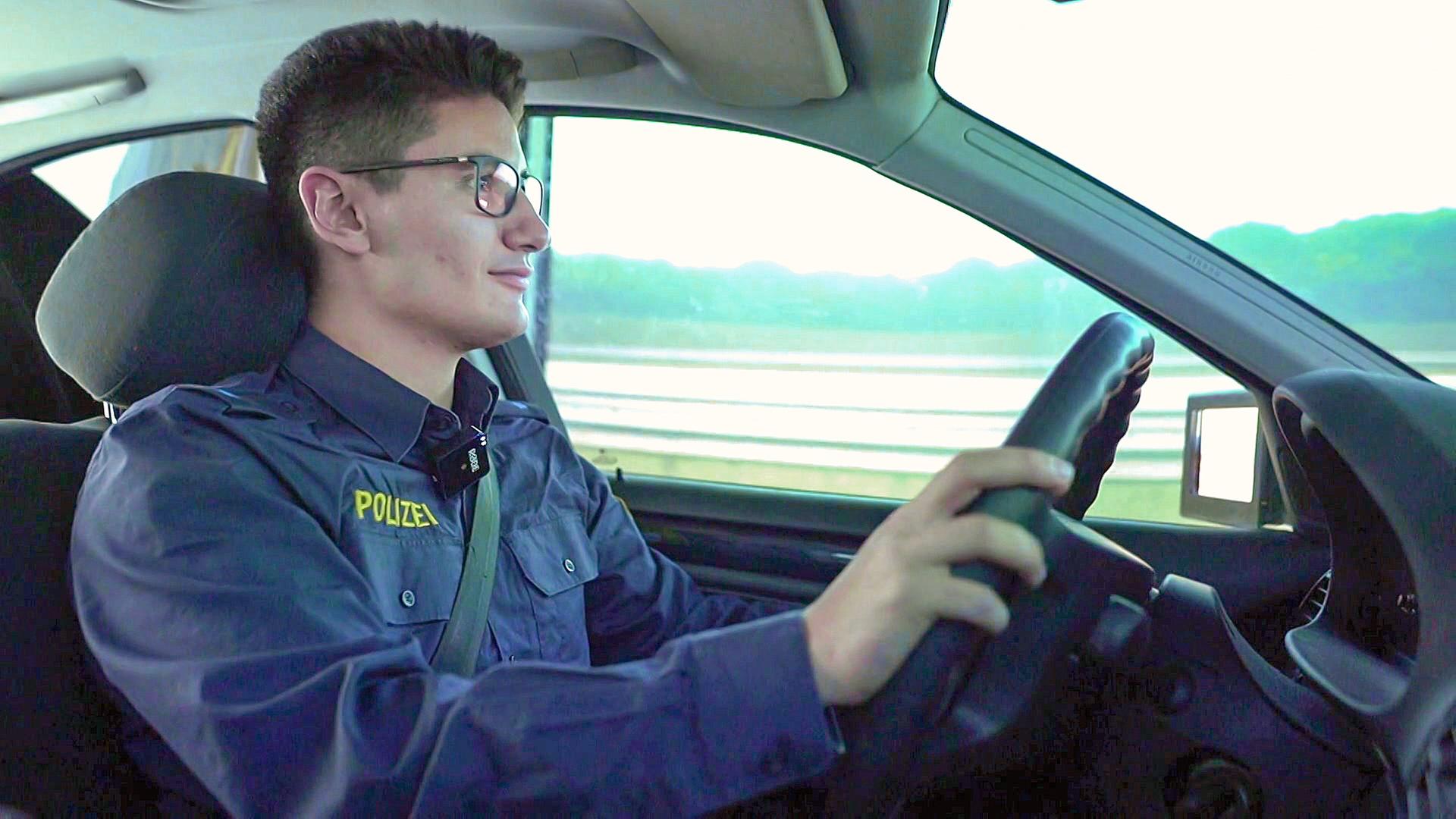 Die Polizeiklasse Einsatzfahrten Wie schnell darf ein Polizeiauto unterwegs sein? (Folge 7