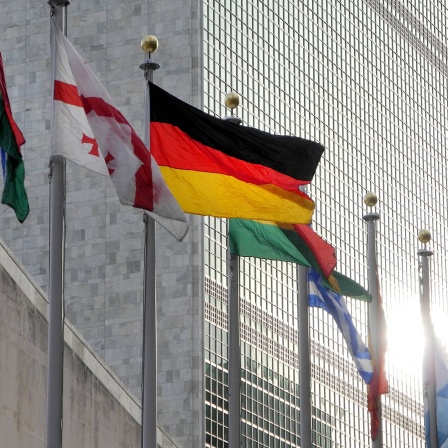 New York: Die deutsche Flagge weht vor dem UN-Hauptquartier.