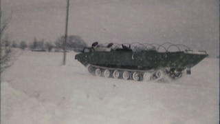 Panzer im Schneetreiben