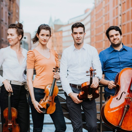 Aris Quartett (v. l. n. r.: Anna Katharina Wildermuth (Violine), Noémi Zipperling (Violine), Caspar Vinzens (Viola), Lukas Sieber (Violoncello))